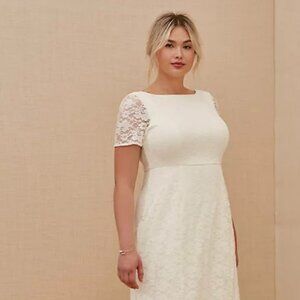28 - Ivory Lace Short Sleeve Fit & Flare Wedding Dress